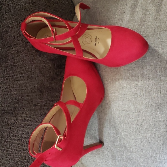 Size 7, Dark Red Heels - Picture 2 of 3